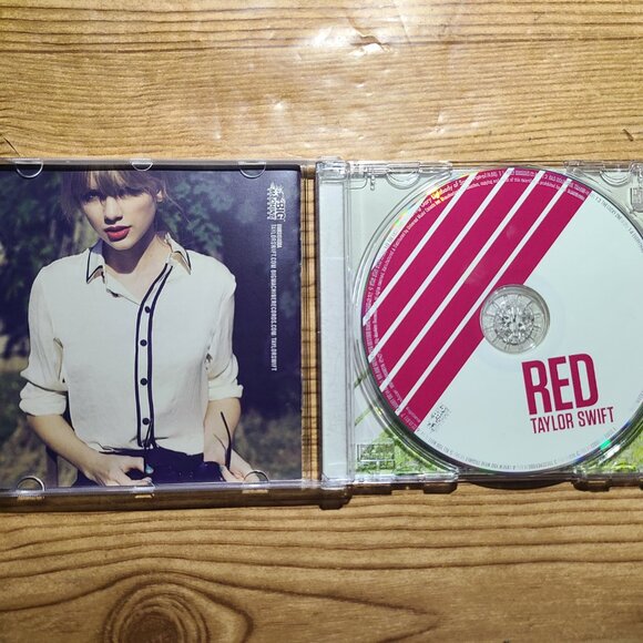 Taylor Swift "RED" Music CD - Picture 2 of 4